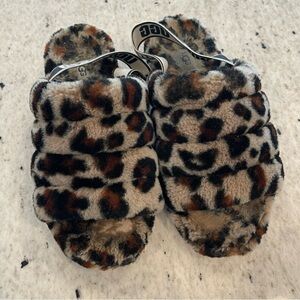 UGG Fluff Yeah Leopard Print Neutral Fuzzy Slippers House Shoes Women’s Size 10